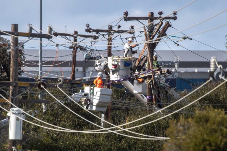 PG&E outages impact Oakland, Walnut Creek as temperatures hit 100 degrees